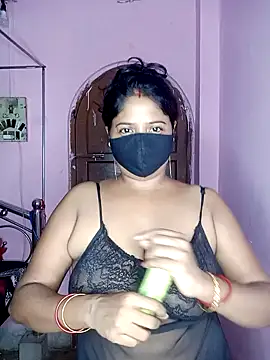 Snapshot of Chumu-quien chatting on 10-28-25, 12:04 Chumu-quien online show from 10-28-25, 12:04