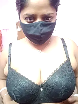 Snapshot of Chumu-quien chatting on 10-20-25, 11:49 Chumu-quien online show from 10-20-25, 11:49