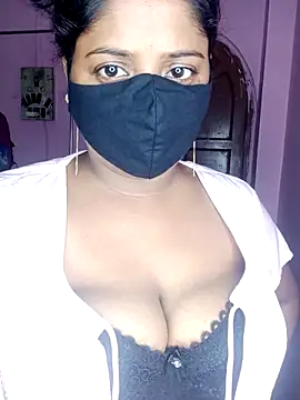 Snapshot of Chumu-quien chatting on 10-29-25, 12:37 Chumu-quien online show from 10-29-25, 12:37