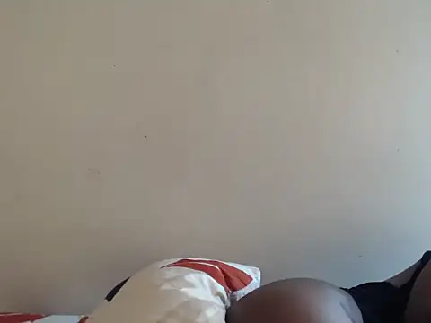 Yolaqueen04 online show from 10-15-25, 06:00