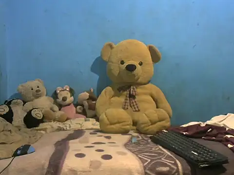 Snapshot of Indiansmiley01 chatting on 10-14-25, 04:40 Indiansmiley01 online show from 10-14-25, 04:40