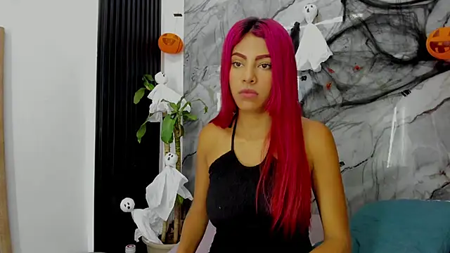 Luna Ember online show from 10-17-25, 11:45