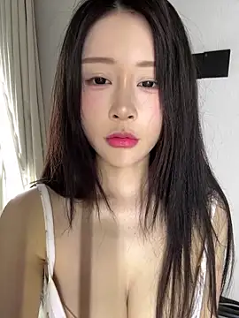 Snapshot of yiyi_3523 chatting on 05-13-26, 02:24 yiyi 3523 online show from 05-13-26, 02:24