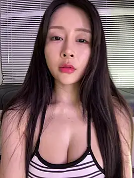 Snapshot of yiyi_3523 chatting on 07-09-26, 01:43 yiyi 3523 online show from 07-09-26, 01:43