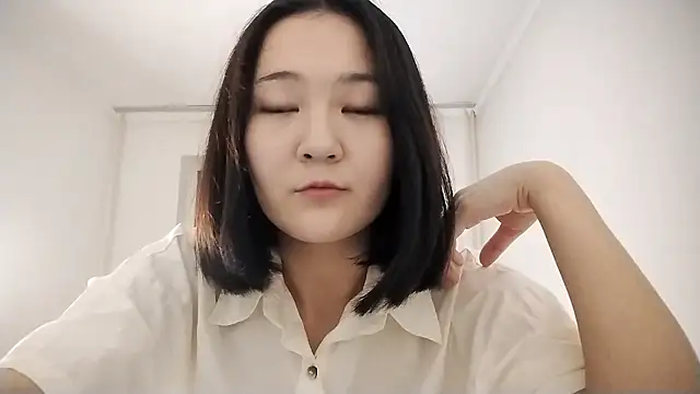 Lyndasilk online show from 10-22-25, 02:05