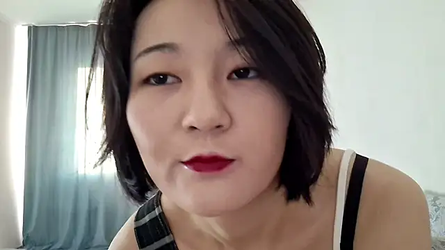 Snapshot of Lyndasilk chatting on 04-01-26, 12:17 Lyndasilk online show from 04-01-26, 12:17