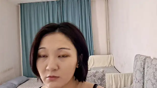 Snapshot of Lyndasilk chatting on 04-16-26, 03:13 Lyndasilk online show from 04-16-26, 03:13