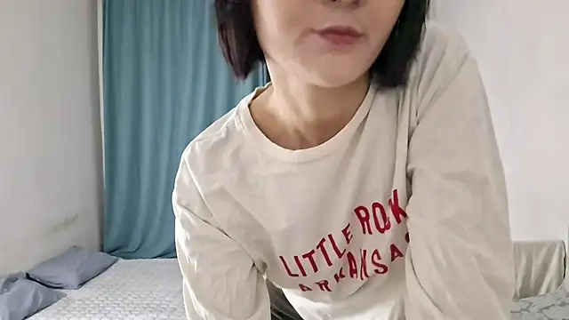 Snapshot of Lyndasilk chatting on 03-31-26, 04:20 Lyndasilk online show from 03-31-26, 04:20