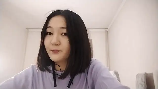 Lyndasilk online show from 10-28-25, 02:05