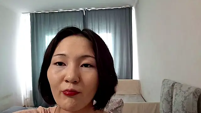 Snapshot of Lyndasilk chatting on 04-25-26, 11:24 Lyndasilk online show from 04-25-26, 11:24