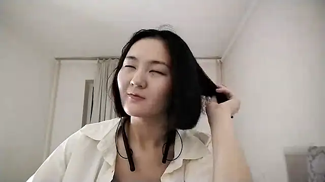 Lyndasilk online show from 11-23-25, 03:22