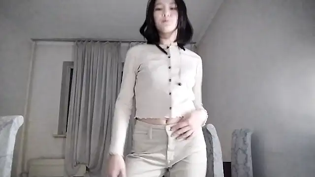 Lyndasilk online show from 11-19-25, 03:12