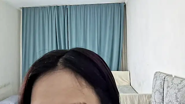 Snapshot of Lyndasilk chatting on 04-19-26, 04:19 Lyndasilk online show from 04-19-26, 04:19