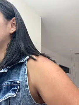 AlyssaRay online show from 12-04-25, 08:19