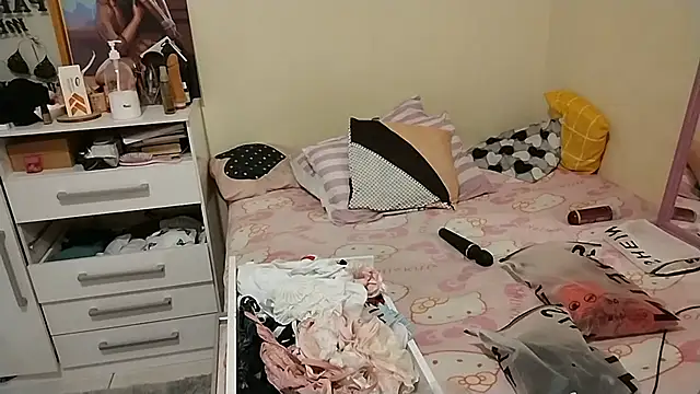 Snapshot of CllarinhaCortes chatting on 01-17-26, 12:42 CllarinhaCortes online show from 01-17-26, 12:42