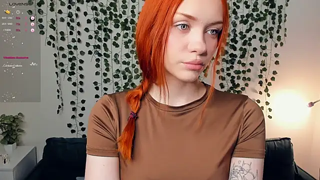 Snapshot of Foxy_blush chatting on 10-15-25, 07:55 Foxy blush online show from 10-15-25, 07:55