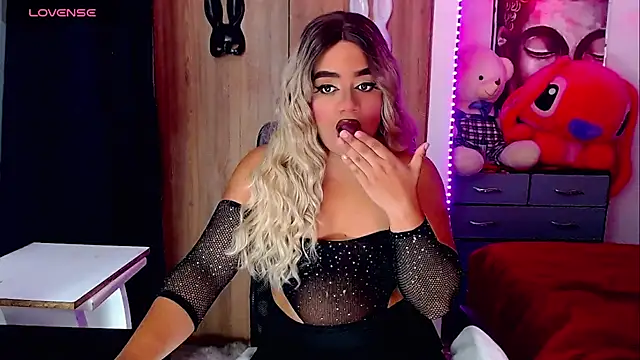 Snapshot of Sofiabigcock22 chatting on 10-17-25, 11:23 Sofiabigcock22 online show from 10-17-25, 11:23
