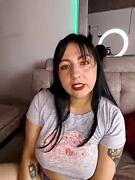 Snapshot of kitten25-hott chatting on 10-19-25, 06:43 kitten25-hott online show from 10-19-25, 06:43