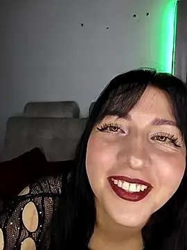 Snapshot of kitten25-hott chatting on 10-22-25, 02:00 kitten25-hott online show from 10-22-25, 02:00