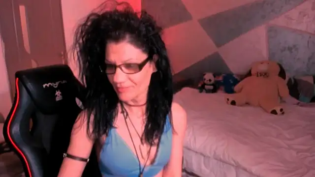 Snapshot of SweetSin40 chatting on 06-04-26, 07:29 SweetSin40 online show from 06-04-26, 07:29