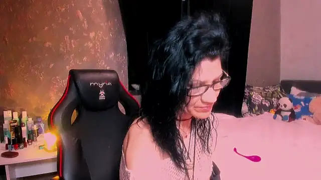 Snapshot of SweetSin40 chatting on 05-13-26, 07:54 SweetSin40 online show from 05-13-26, 07:54