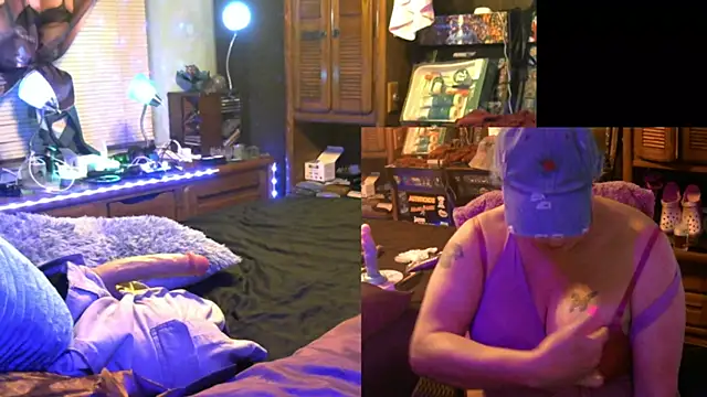 Snapshot of JasmineAurora chatting on 10-19-25, 12:57 JasmineAurora online show from 10-19-25, 12:57