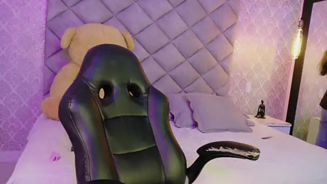 Snapshot of CARO_ADAMS1 chatting on 11-21-25, 11:31 CARO ADAMS1 online show from 11-21-25, 11:31