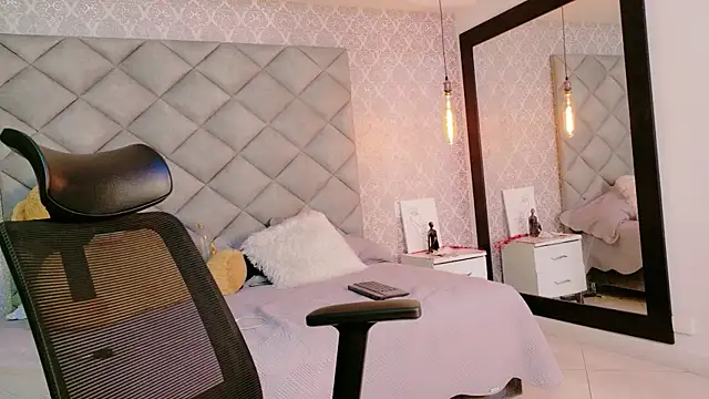 Snapshot of CARO_ADAMS1 chatting on 02-06-26, 10:33 CARO ADAMS1 online show from 02-06-26, 10:33