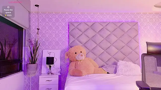 Snapshot of CARO_ADAMS1 chatting on 02-18-26, 11:06 CARO ADAMS1 online show from 02-18-26, 11:06