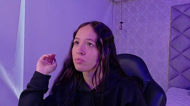 Snapshot of CARO_ADAMS1 chatting on 11-19-25, 12:05 CARO ADAMS1 online show from 11-19-25, 12:05