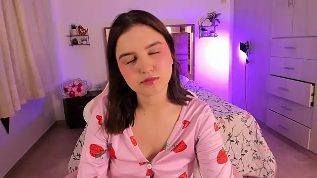 MIACUTEE  online show from 03-20-26, 04:30