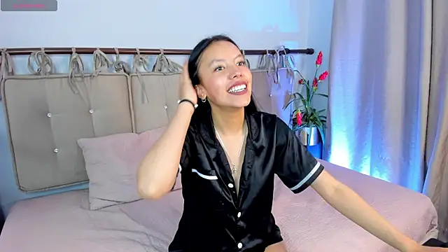 Snapshot of purple_aura_ chatting on 10-19-25, 12:41 purple aura online show from 10-19-25, 12:41