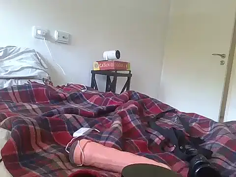 Snapshot of Tinynkinky chatting on 03-12-26, 05:39 Tinynkinky online show from 03-12-26, 05:39