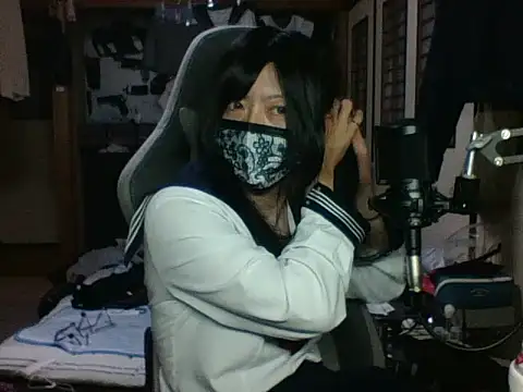 Snapshot of harinyanxxx chatting on 10-18-25, 04:53 harinyanxxx online show from 10-18-25, 04:53