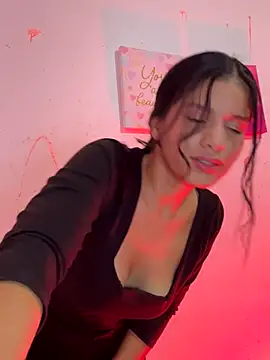 Snapshot of Julieta-Cutie chatting on 10-19-25, 05:21 Julieta-Cutie online show from 10-19-25, 05:21