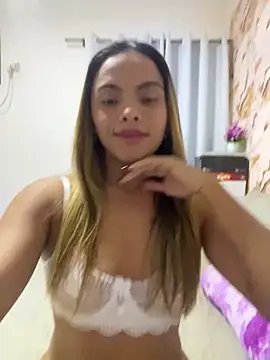 Snapshot of safadinhaquenteW chatting on 06-12-26, 01:47 safadinhaquenteW online show from 06-12-26, 01:47