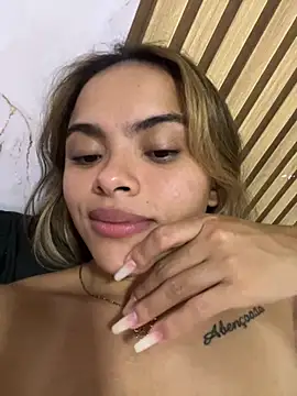 safadinhaquenteW online show from 11-17-25, 04:00