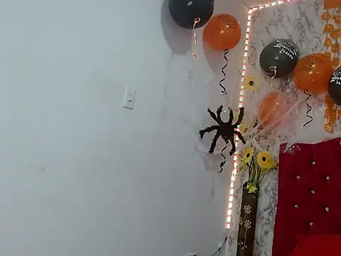  Danna Milf  online show from 10-15-25, 12:57