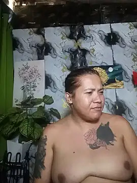 Snapshot of trishacummerts chatting on 06-11-26, 02:53 trishacummerts online show from 06-11-26, 02:53