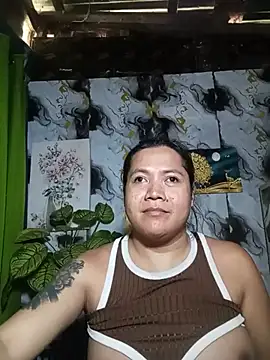 Snapshot of trishacummerts chatting on 06-08-26, 02:01 trishacummerts online show from 06-08-26, 02:01