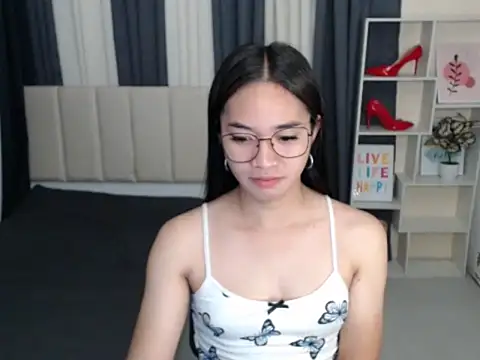 Snapshot of PetiteAsianMarian chatting on 10-20-25, 09:59 PetiteAsianMarian online show from 10-20-25, 09:59