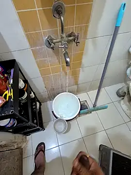 Snapshot of crawlerdrill chatting on 10-27-25, 03:18 crawlerdrill online show from 10-27-25, 03:18