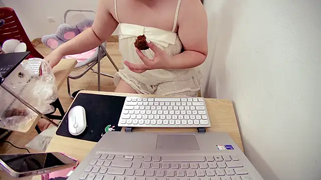 Hanna Mina online show from 11-06-25, 03:43