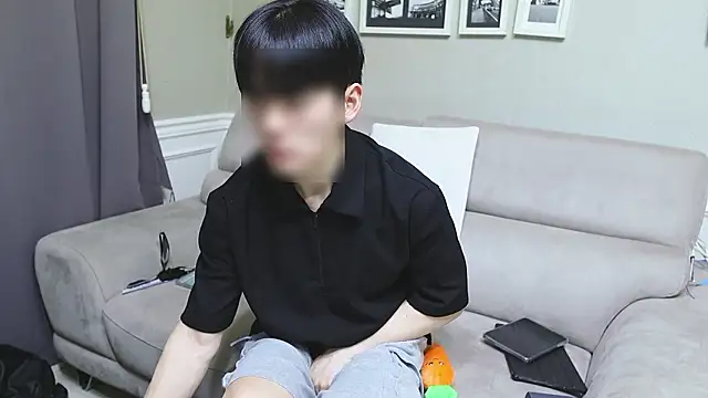koreanboy2341 online show from 06-12-26, 02:48