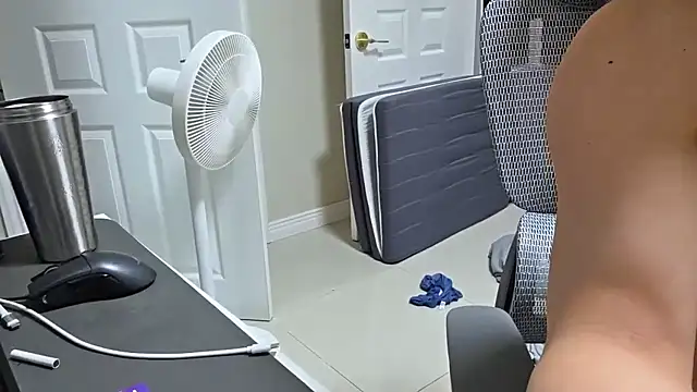 koreanboy2341 online show from 10-18-25, 06:10