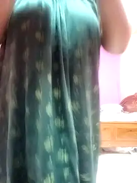 ITZ YUVIKA online show from 11-21-25, 11:20