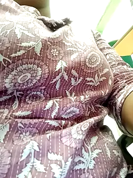 ITZ YUVIKA online show from 11-18-25, 04:27