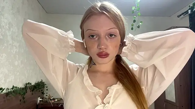 Iamlylu online show from 11-18-25, 05:33