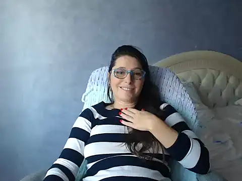 LuckyLisa23 online show from 10-31-25, 10:12