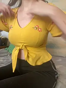 Snapshot of KittieCreme chatting on 03-07-26, 10:10 KittieCreme online show from 03-07-26, 10:10